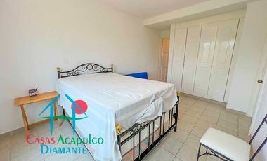 Casa en condominio con club de playa y cancha de tenis. Terraza con salida a la alberca del cúster