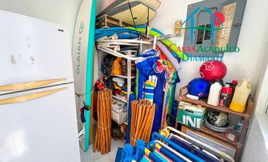 Casa en condominio con club de playa y cancha de tenis. Terraza con salida a la alberca del cúster