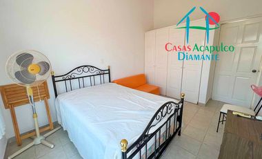 Casa en condominio con club de playa y cancha de tenis. Terraza con salida a la alberca del cúster