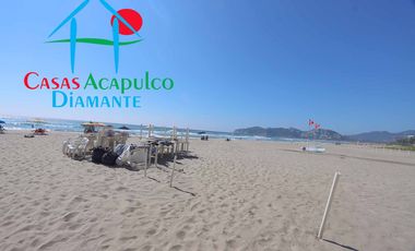 Casa en condominio con club de playa y cancha de tenis. Terraza con salida a la alberca del cúster