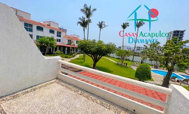 Casa en condominio con club de playa y cancha de tenis. Terraza con salida a la alberca del cúster