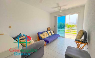 Casa en condominio con club de playa y cancha de tenis. Terraza con salida a la alberca del cúster