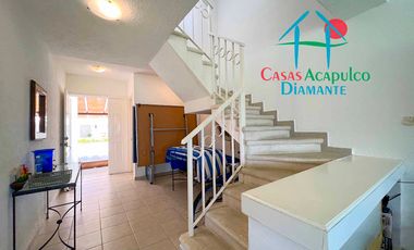 Casa en condominio con club de playa y cancha de tenis. Terraza con salida a la alberca del cúster