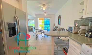 Casa en condominio con club de playa y cancha de tenis. Terraza con salida a la alberca del cúster