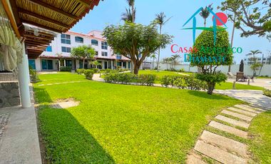 Casa en condominio con club de playa y cancha de tenis. Terraza con salida a la alberca del cúster