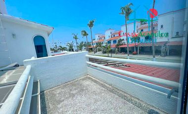 Casa en condominio con club de playa y cancha de tenis. Terraza con salida a la alberca del cúster