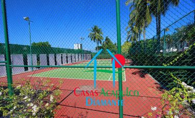 Casa en condominio con club de playa y cancha de tenis. Terraza con salida a la alberca del cúster