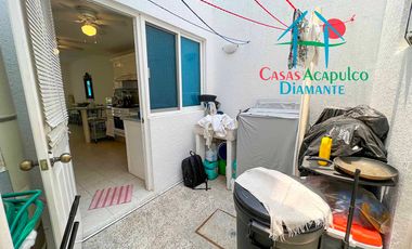 Casa en condominio con club de playa y cancha de tenis. Terraza con salida a la alberca del cúster