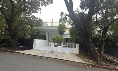 3BR House for Sale at San Lorenzo Makati