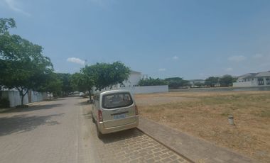 Samborondon, Venta de excelente terreno 700mts2 familiar con vista al Lago