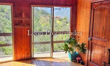 Leon Propiedades vende o arrienda con compromiso de compra, cabaña en sector Los Naranjos, Curacavi.