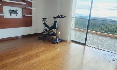 Vendo casa Chia ENCENILLOS DE SINDAMANOY, AREA 266 METROS Y LOTE 1000 METROS, 4 habitaciones  + cuarto de servicio+ estudio+sala con chimenea, cocina,