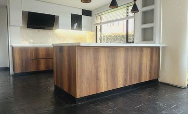 Vendo casa Chia ENCENILLOS DE SINDAMANOY, AREA 266 METROS Y LOTE 1000 METROS, 4 habitaciones  + cuarto de servicio+ estudio+sala con chimenea, cocina,