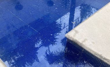 VENDO CASA AMUEBLADA Y EQUIPADA, JARDÍN, ALBERCA A UN COSTADO DEL FRACC. BURGOS