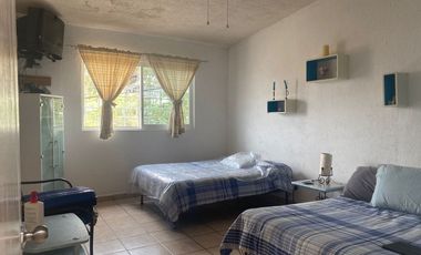 VENDO CASA AMUEBLADA Y EQUIPADA, JARDÍN, ALBERCA A UN COSTADO DEL FRACC. BURGOS
