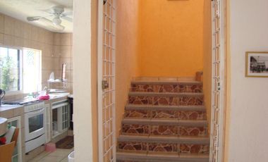 VENDO CASA AMUEBLADA Y EQUIPADA, JARDÍN, ALBERCA A UN COSTADO DEL FRACC. BURGOS