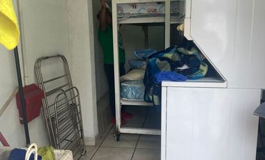 VENDO CASA AMUEBLADA Y EQUIPADA, JARDÍN, ALBERCA A UN COSTADO DEL FRACC. BURGOS