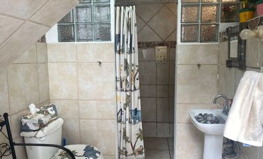 VENDO CASA AMUEBLADA Y EQUIPADA, JARDÍN, ALBERCA A UN COSTADO DEL FRACC. BURGOS