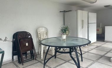 VENDO CASA AMUEBLADA Y EQUIPADA, JARDÍN, ALBERCA A UN COSTADO DEL FRACC. BURGOS