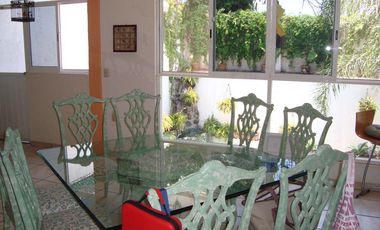 VENDO CASA AMUEBLADA Y EQUIPADA, JARDÍN, ALBERCA A UN COSTADO DEL FRACC. BURGOS