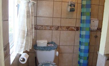 VENDO CASA AMUEBLADA Y EQUIPADA, JARDÍN, ALBERCA A UN COSTADO DEL FRACC. BURGOS