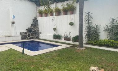 VENDO CASA AMUEBLADA Y EQUIPADA, JARDÍN, ALBERCA A UN COSTADO DEL FRACC. BURGOS