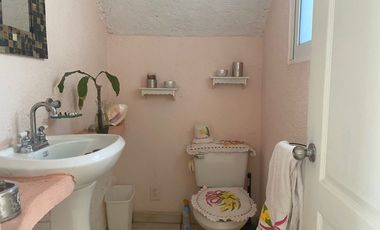 VENDO CASA AMUEBLADA Y EQUIPADA, JARDÍN, ALBERCA A UN COSTADO DEL FRACC. BURGOS