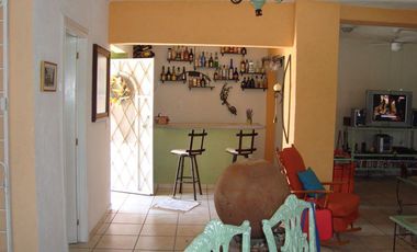 VENDO CASA AMUEBLADA Y EQUIPADA, JARDÍN, ALBERCA A UN COSTADO DEL FRACC. BURGOS