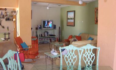 VENDO CASA AMUEBLADA Y EQUIPADA, JARDÍN, ALBERCA A UN COSTADO DEL FRACC. BURGOS