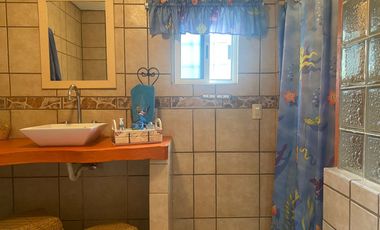 VENDO CASA AMUEBLADA Y EQUIPADA, JARDÍN, ALBERCA A UN COSTADO DEL FRACC. BURGOS