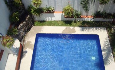 VENDO CASA AMUEBLADA Y EQUIPADA, JARDÍN, ALBERCA A UN COSTADO DEL FRACC. BURGOS