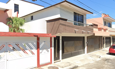 Casa en venta en Jardines de Virginia, Boca del Río, Veracruz en calle de Casuarina # 89