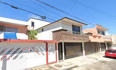 Casa en venta en Jardines de Virginia, Boca del Río, Veracruz en calle de Casuarina # 89