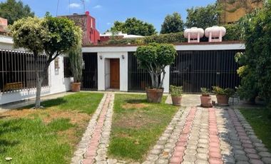 EN VENTA PROPIEDAD CON 2 CASAS, UN NIVEL EN CUERNAVACA, MORELOS.