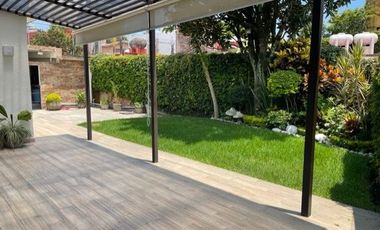 EN VENTA PROPIEDAD CON 2 CASAS, UN NIVEL EN CUERNAVACA, MORELOS.
