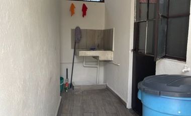 EN VENTA PROPIEDAD CON 2 CASAS, UN NIVEL EN CUERNAVACA, MORELOS.