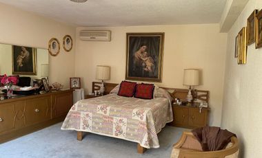EN VENTA PROPIEDAD CON 2 CASAS, UN NIVEL EN CUERNAVACA, MORELOS.