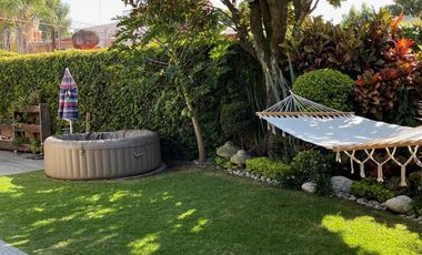EN VENTA PROPIEDAD CON 2 CASAS, UN NIVEL EN CUERNAVACA, MORELOS.