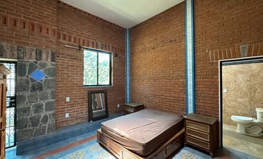 Venta de Finca 2 Casas 2 Cabañas Patzcuaro San Pedro CAMPESTRE con servicios