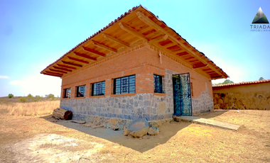 Venta de Finca 2 Casas 2 Cabañas Patzcuaro San Pedro CAMPESTRE con servicios