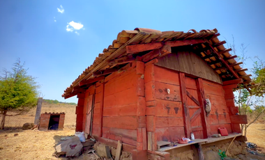 Venta de Finca 2 Casas 2 Cabañas Patzcuaro San Pedro CAMPESTRE con servicios