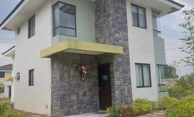 House and Lot For Sale in Cavite Near ALABANG, AYALA MALL and  DE LA SALLE