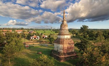 Sukhothai’s leading resort, 54 rooms, 80.000 m2 of sublime beauty