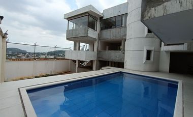 Vendo Edificio en Lomas de Urdesa, Guayaquil