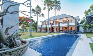Luxury 4 bedrooms Villa 1900m² in Bumbak umalas  kerobokan