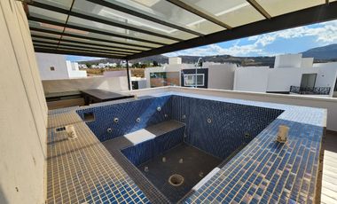 CASA EN VENTA EN LOMALTA TRES MARÍAS CON JACUZZI Y ROOF GARDEN