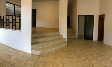 Alquilo casa remodelada con hermosos acabados en Samanes 2 (J Luna)