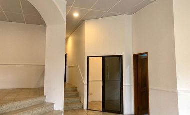 Alquilo casa remodelada con hermosos acabados en Samanes 2 (J Luna)