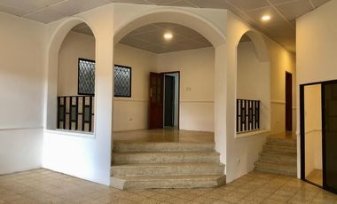 Alquilo casa remodelada con hermosos acabados en Samanes 2 (J Luna)