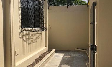 Alquilo casa remodelada con hermosos acabados en Samanes 2 (J Luna)